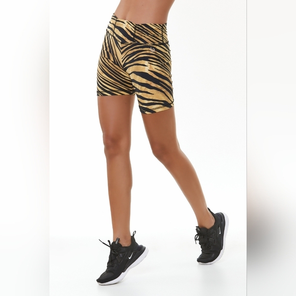 Tiger Print Women's Shorts - Picture 1 of 6
